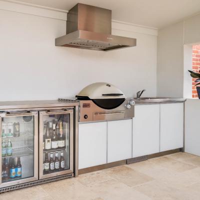 Custom Outdoor Kitchens & BBQ Units